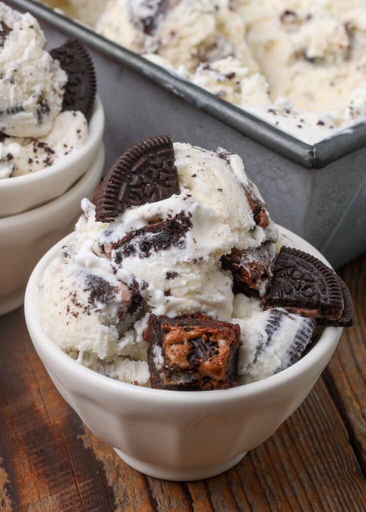vanilla ice cream with oreos and brownies